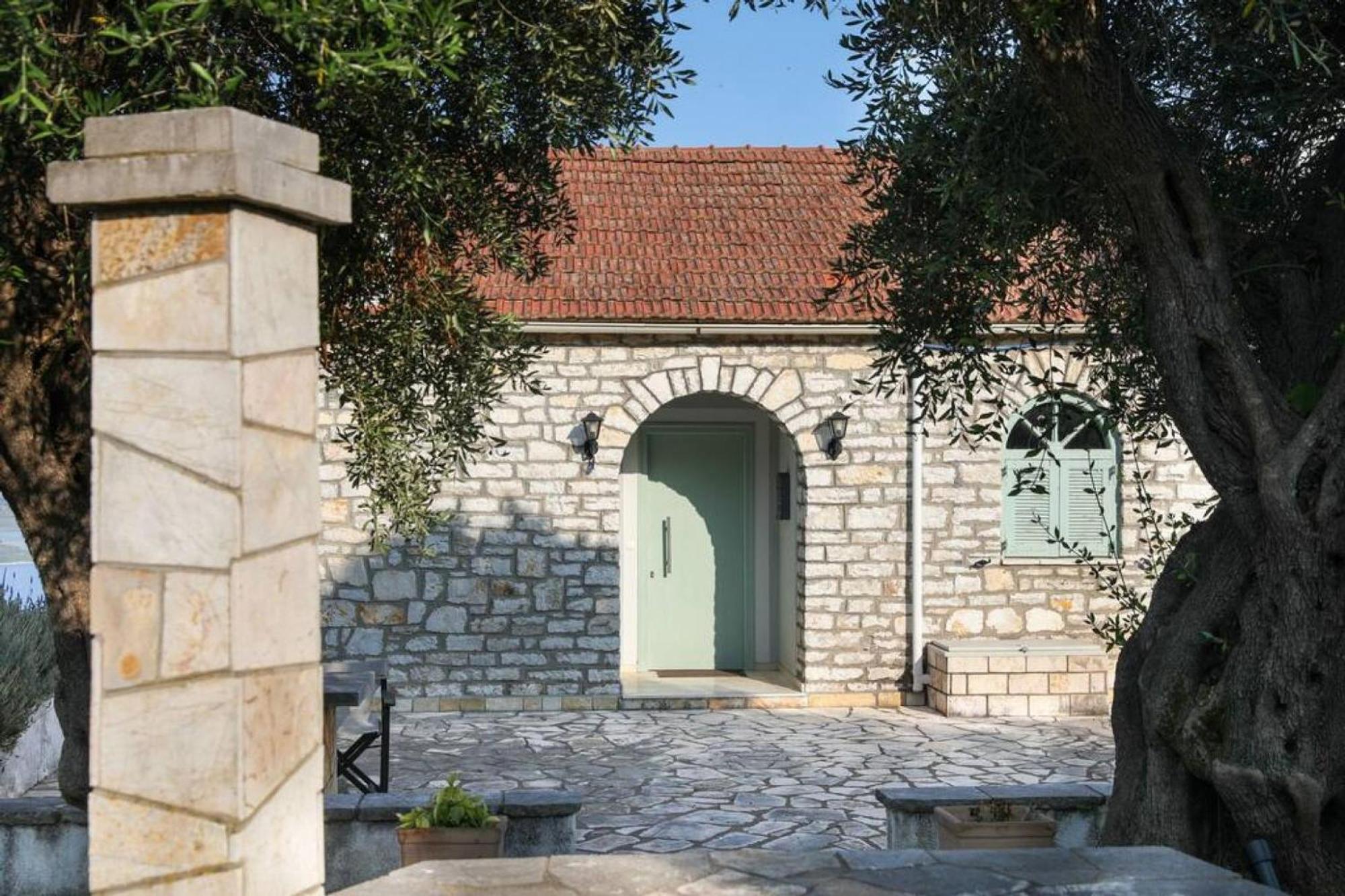 Sinies Cottage Agnítsini Esterno foto